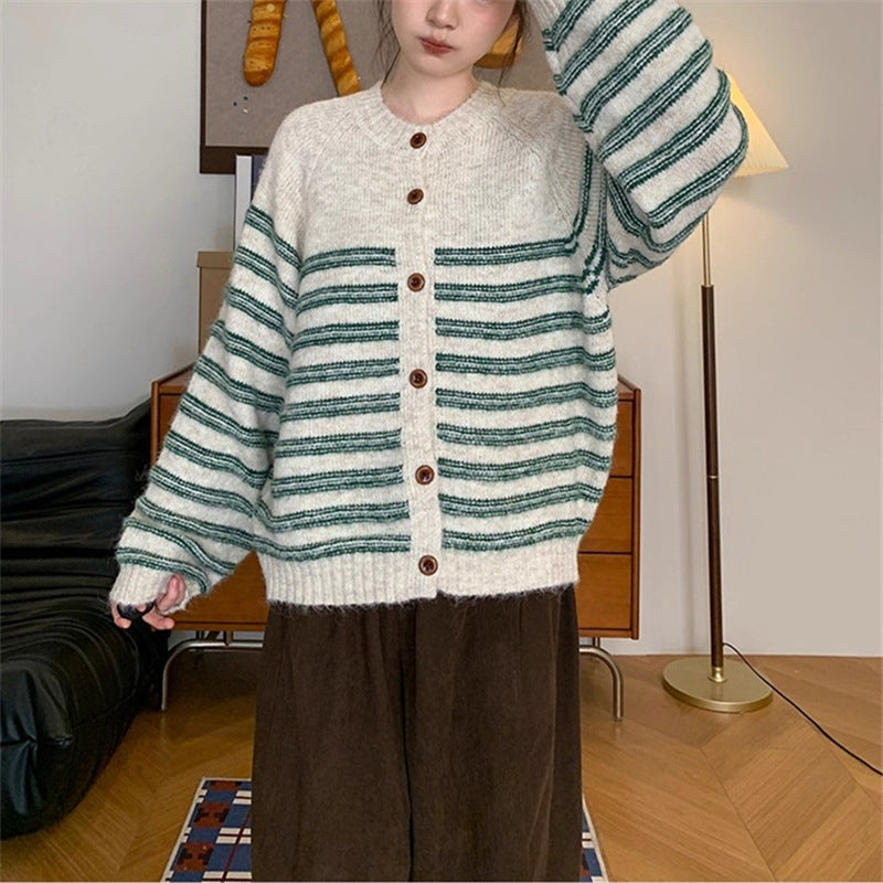 Damen Grobstrickjacke mit modernen Streifen und Knopfdetails Heidi-Mode