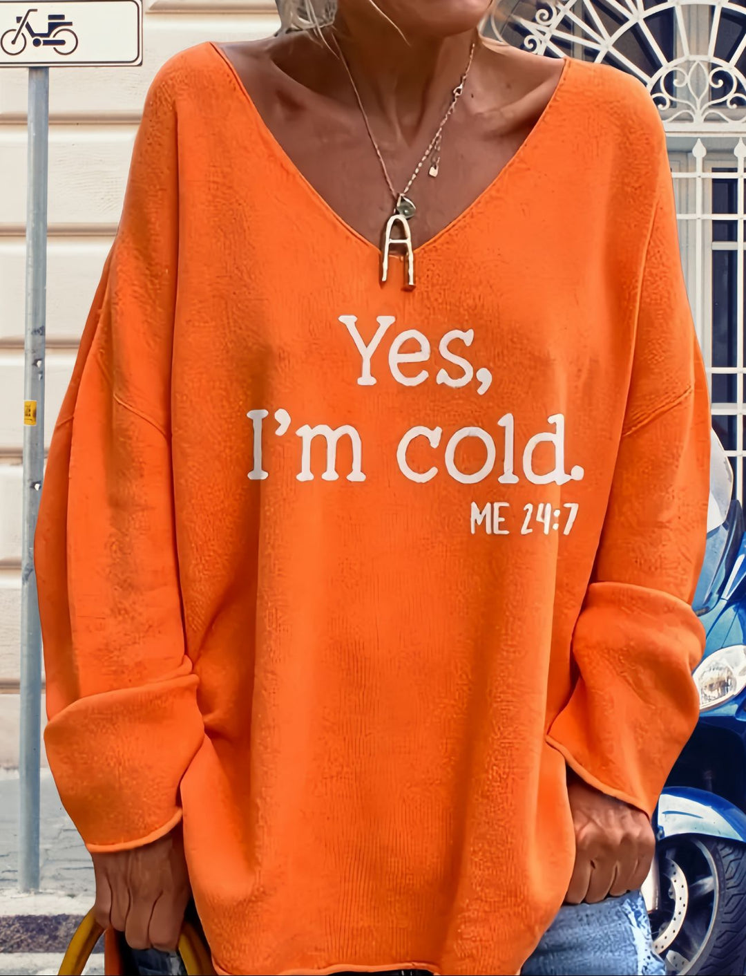 Damen Oversized Pullover mit modernem V-Ausschnitt und aufgedrucktem Statement Heidi-Mode