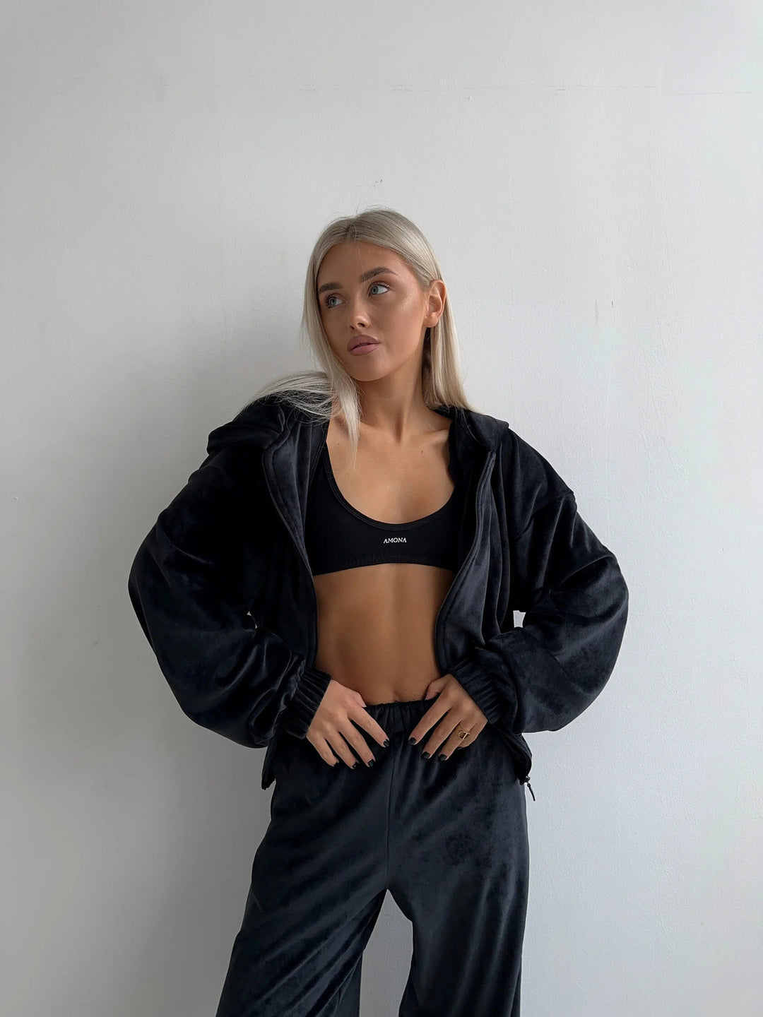 Damen sportliches Velours-Loungewear-Set mit praktischer Kapuze und elastischen Bündchen Heidi-Mode