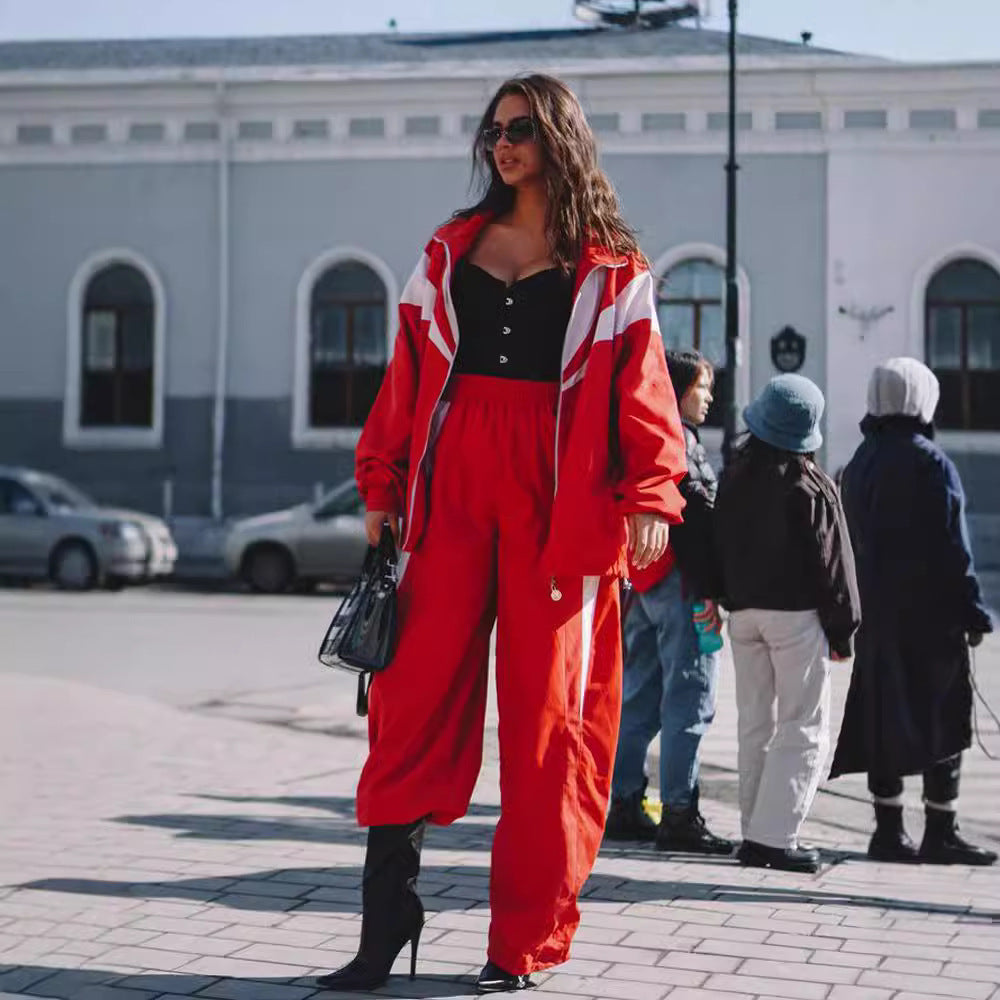 Damen sportliches Freizeitanzug-Set mit Designerkapuze und gestreiftem Design Heidi-Mode