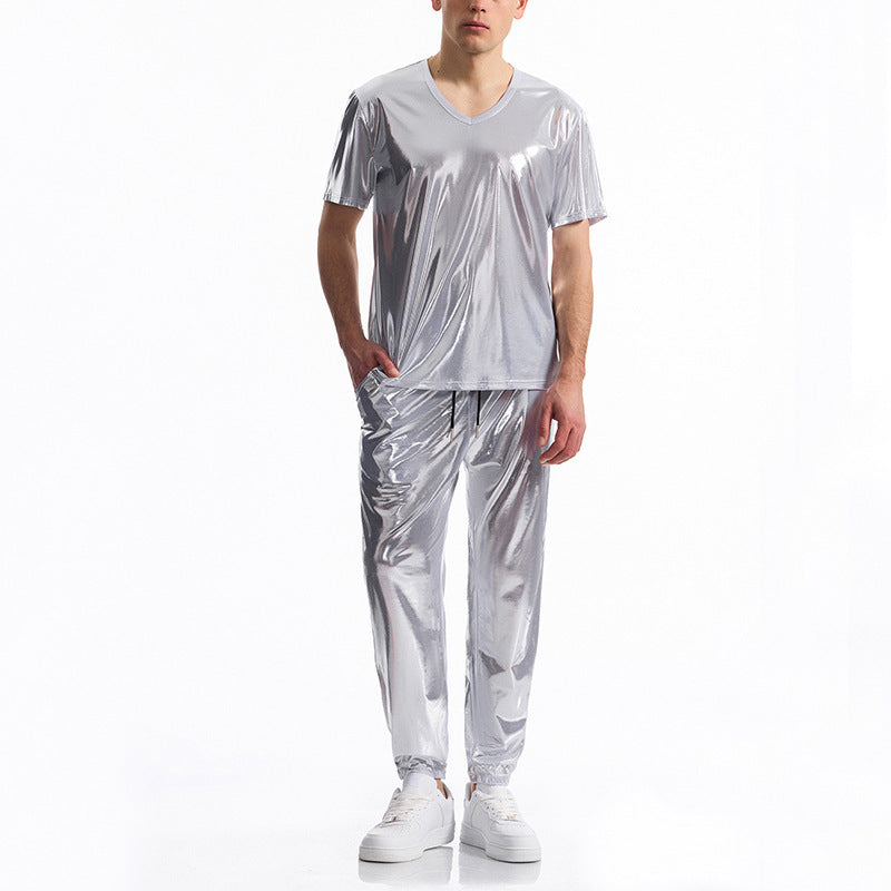 Herren Sportliches Set aus glänzendem Material mit V-Ausschnitt Heidi-Mode