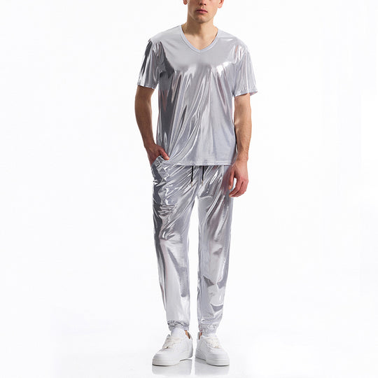 Herren Sportliches Set aus glänzendem Material mit V-Ausschnitt Heidi-Mode