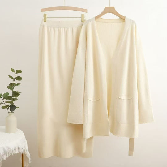 Damen lässiges Strickensemble mit tiefem V-Ausschnitt und praktischen Taschen Heidi-Mode