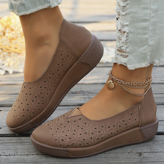 Damen Slipper mit dekorativem Blumenmuster und rutschfester Sohle Heidi-Mode