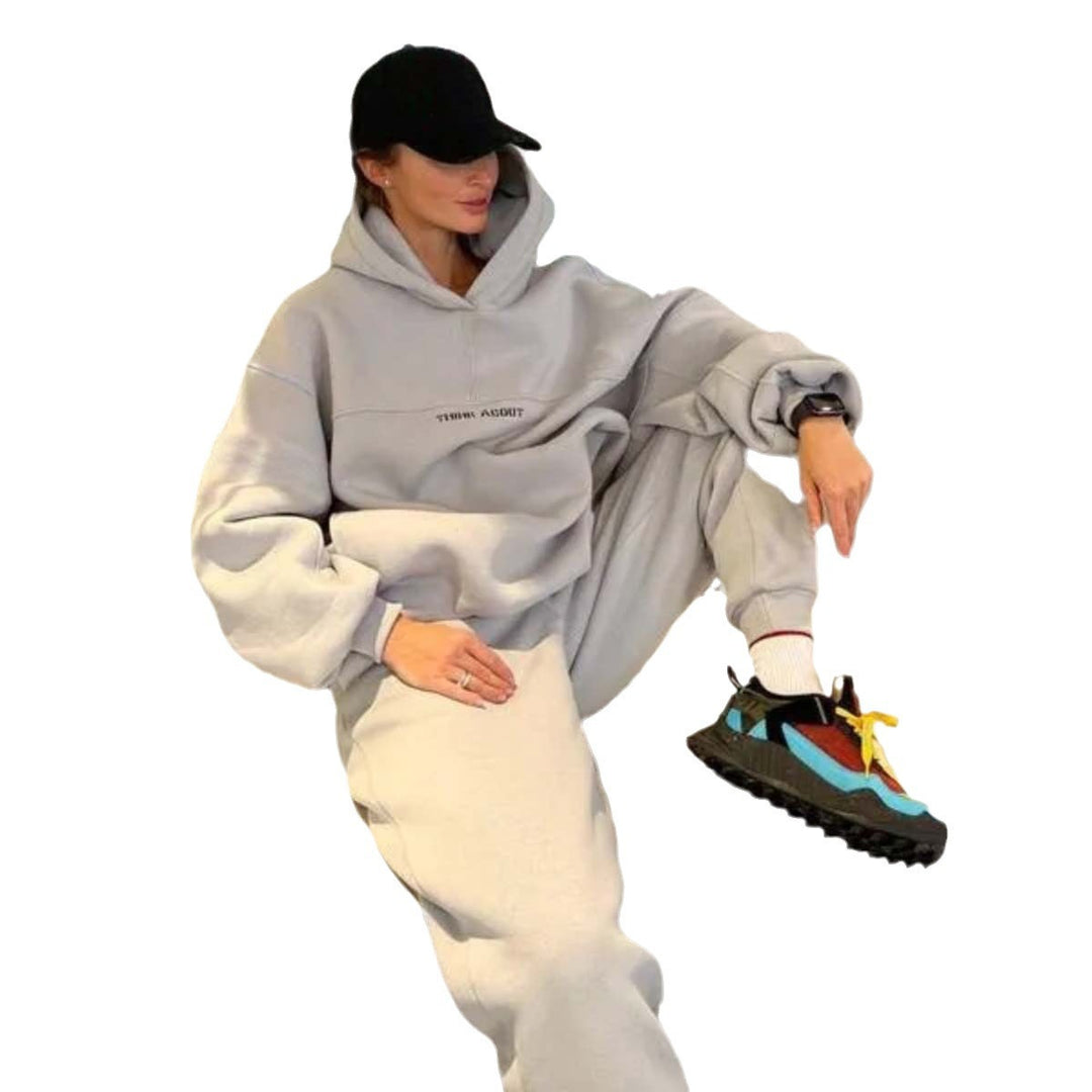 Damen sportlicher Hoodie mit auffälligem Schriftzug Heidi-Mode