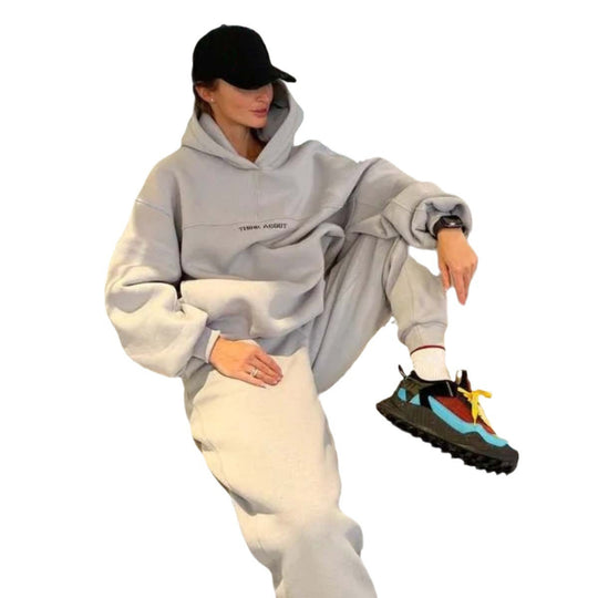 Damen sportlicher Hoodie mit auffälligem Schriftzug Heidi-Mode