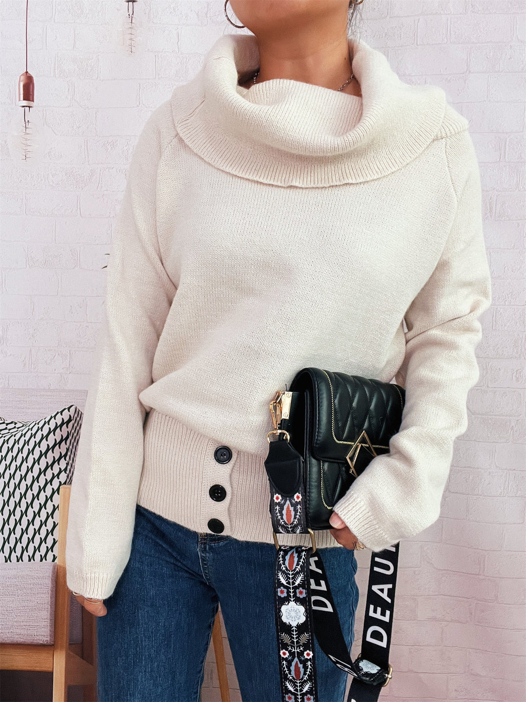 Damen Pullover mit weichem Kragen und dekorativen Knöpfen Heidi-Mode