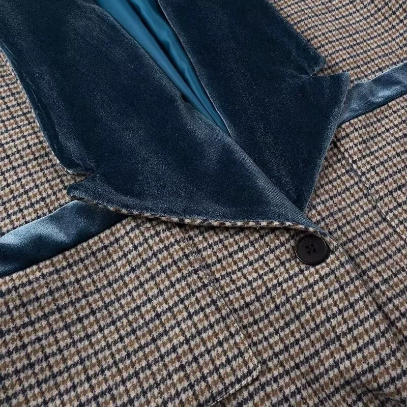 Damen eleganter langärmliger Mantel mit samtigen Akzenten Heidi-Mode
