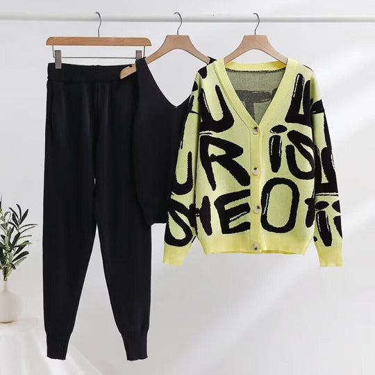 Damen gemütliches Strick-Loungewear-Set mit Dekorativem Schriftzug Heidi-Mode