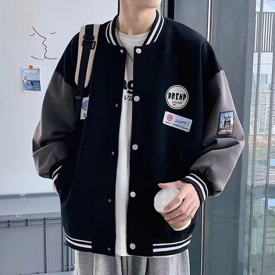 Herren Collegejacke mit praktischen Taschen und Stickereien Heidi-Mode