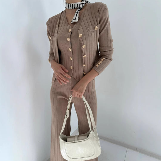 Damen elegantes gestricktes Ensemble mit Knopfdetaillierung Heidi-Mode