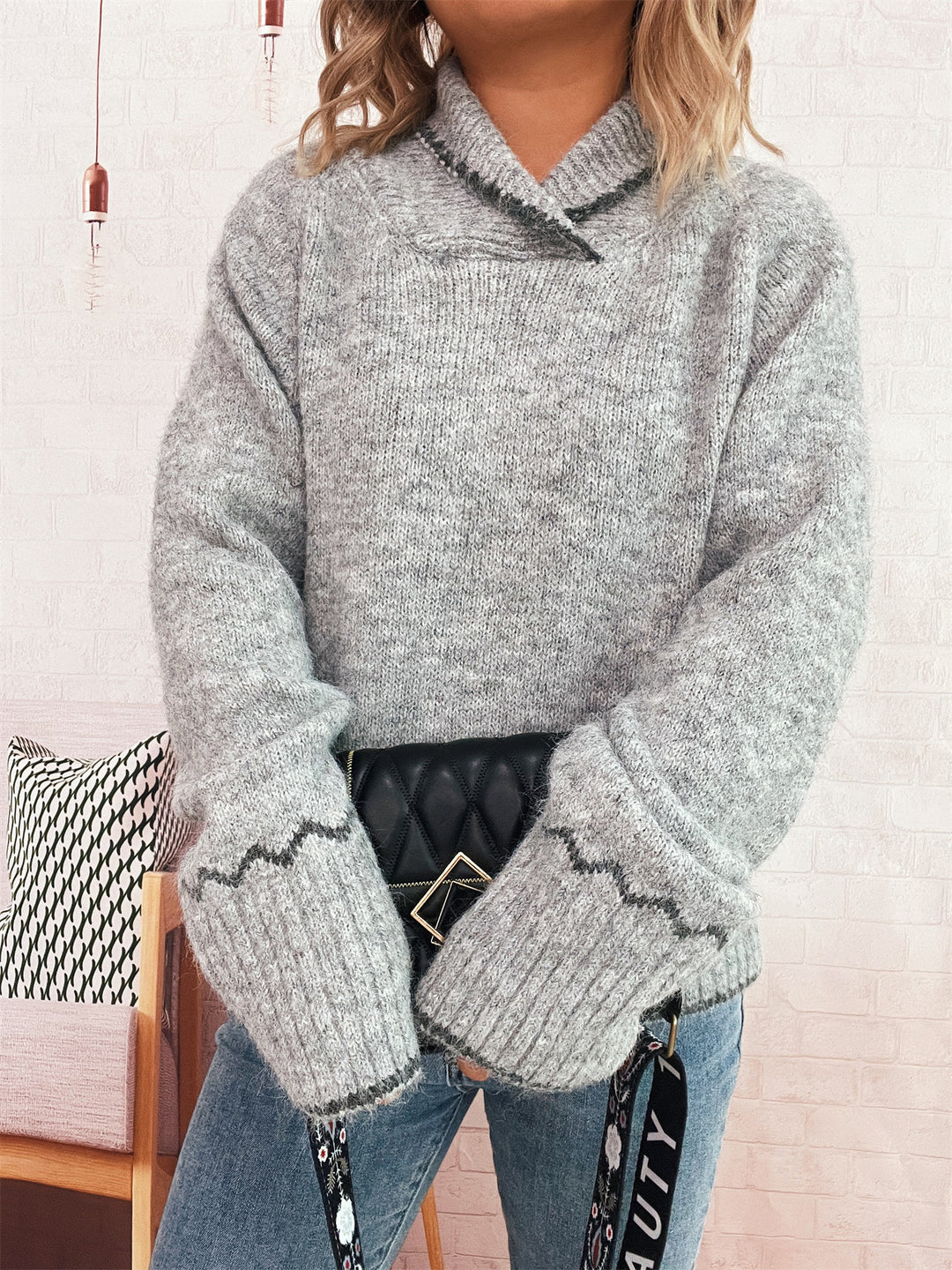 Damen lässiger Strickpullover mit modischem Kragen und fransigen Akzenten Heidi-Mode
