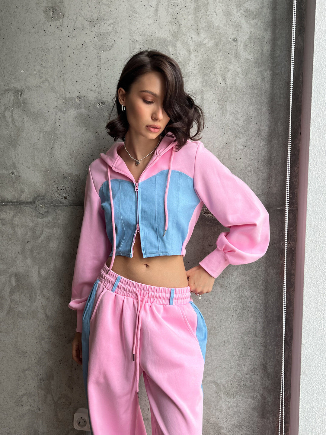 Damen lässiges cropped Sportset mit modernem Hoodie und bequemen Jogginghosen Heidi-Mode