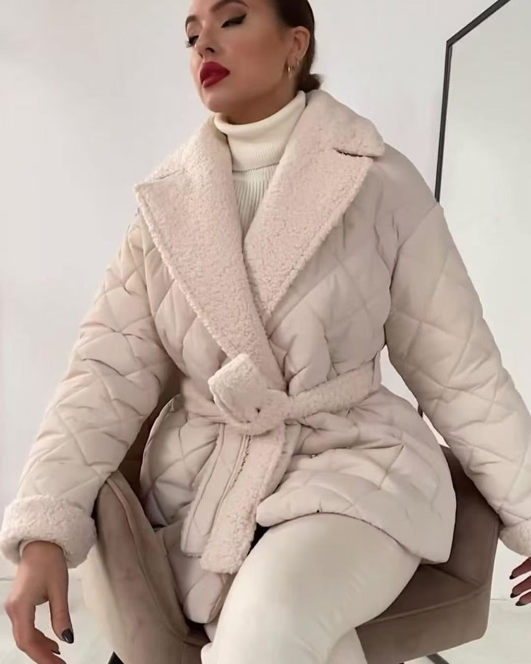 Damen gesteppte Fleecejacke mit Gürtel und großem Kragen Heidi-Mode