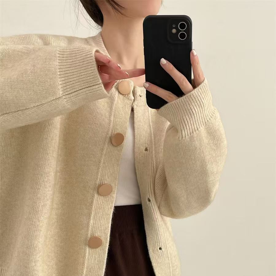 Damen Kuschelige Strickjacke mit großen Knöpfen und elegantem Design Heidi-Mode