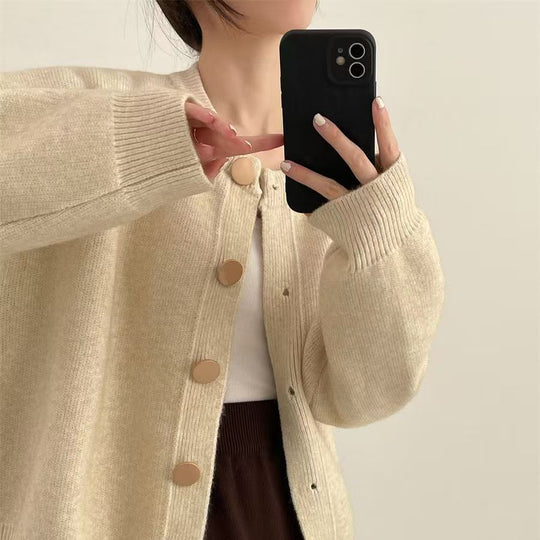 Damen Kuschelige Strickjacke mit großen Knöpfen und elegantem Design Heidi-Mode