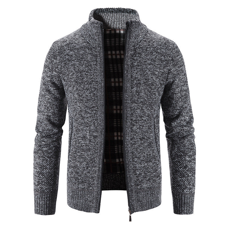 Herren Strickjacke mit modernem Stehkragen und praktischen Taschen Heidi-Mode