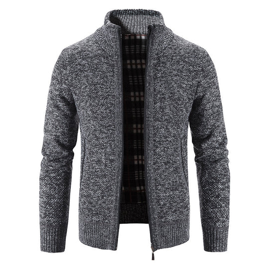 Herren Strickjacke mit modernem Stehkragen und praktischen Taschen Heidi-Mode