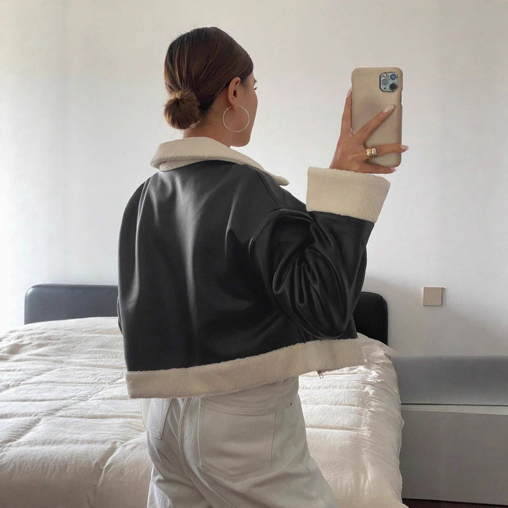 Damen Kunstlederjacke im modernen Biker-Stil mit Fellkragen und kurzen Ärmeln Heidi-Mode