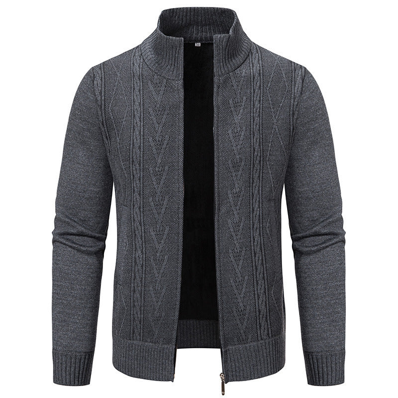 Herren Strickjacke mit modernem Zopfmuster und hohem Stehkragen Heidi-Mode