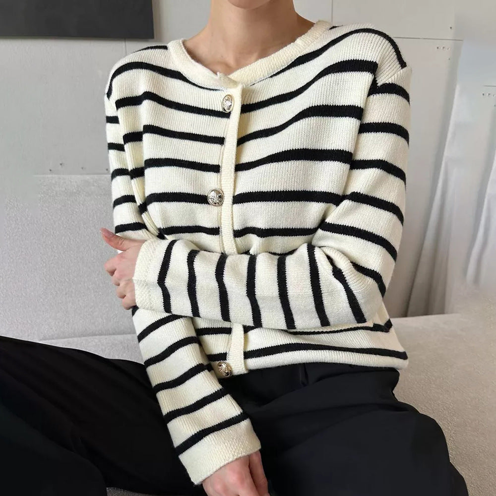 Damen gestreifter Cardigan mit Knopfdetails und vielseitiger Passform Heidi-Mode