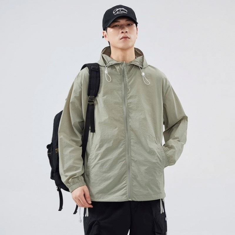 Herren leichte Windjacke mit praktischen Taschen und verstellbarem Kapuzen-Design Heidi-Mode