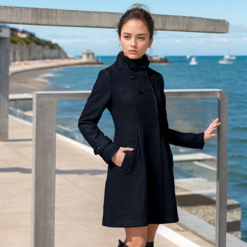 Damen eleganter Wollmantel mit modernem Kragen und praktischen Taschen Heidi-Mode