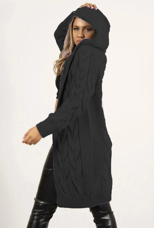 Damen Großer Strickmantel mit Kapuze und aufwendiger Zopfmusterstruktur Heidi-Mode