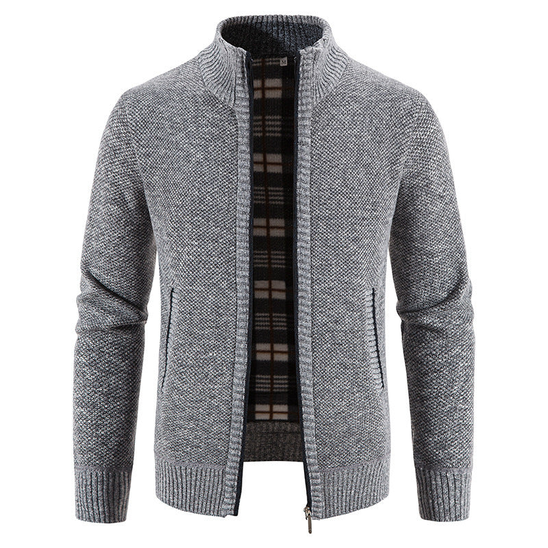 Herren Strickjacke mit modernem Stehkragen und praktischen Taschen Heidi-Mode