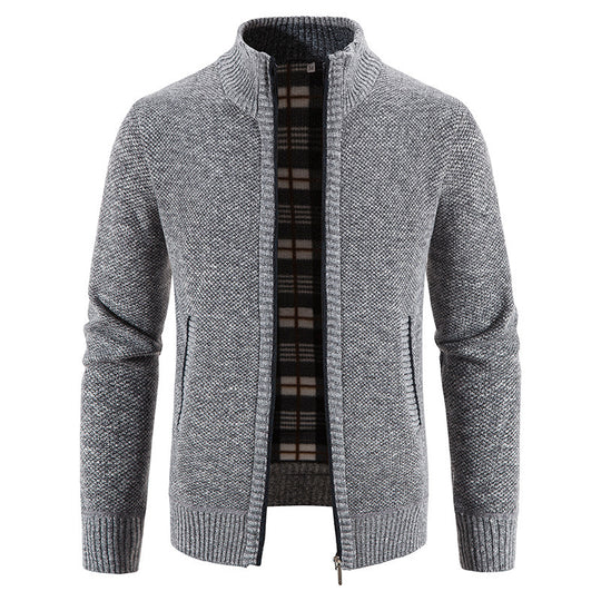 Herren Strickjacke mit modernem Stehkragen und praktischen Taschen Heidi-Mode