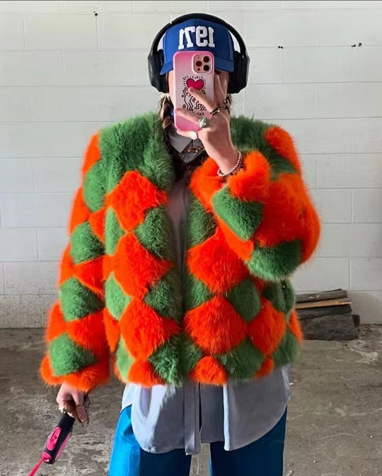 Damen auffällige Kunstpelzjacke mit innovativem Karomuster und kurzem Schnitt Heidi-Mode