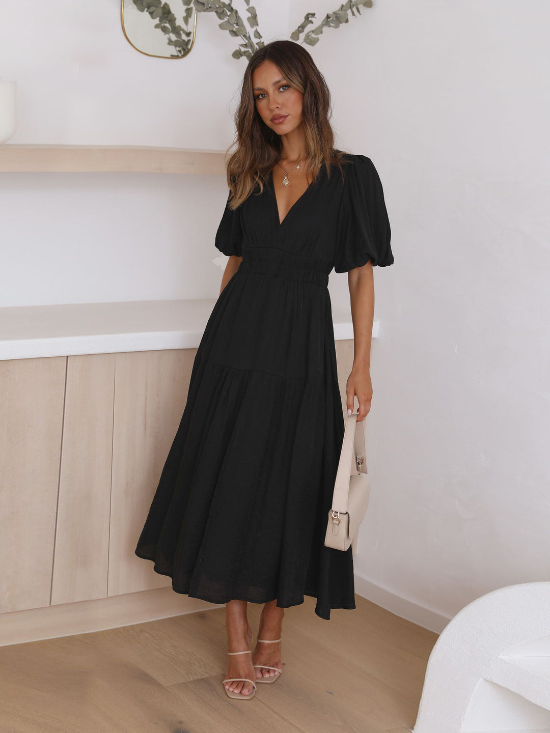 Damen Maxikleid mit voluminösen Puffärmeln und tiefer V-Ausschnittgestaltung Heidi-Mode