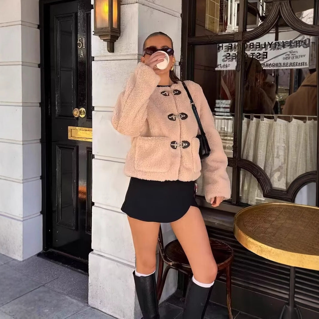 Damen modische Teddyjacke mit vintage Knopfdetails und aufgesetzten Taschen Heidi-Mode
