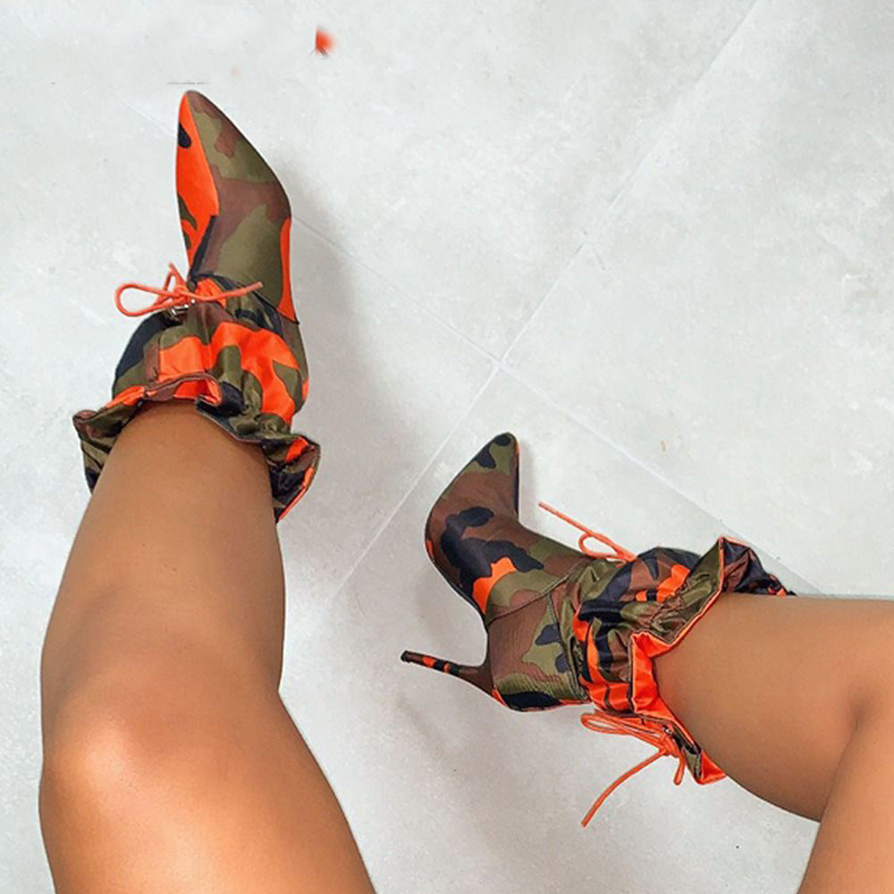 Damen High Heel Stiefel mit Camouflage-Design und Schnürung Heidi-Mode