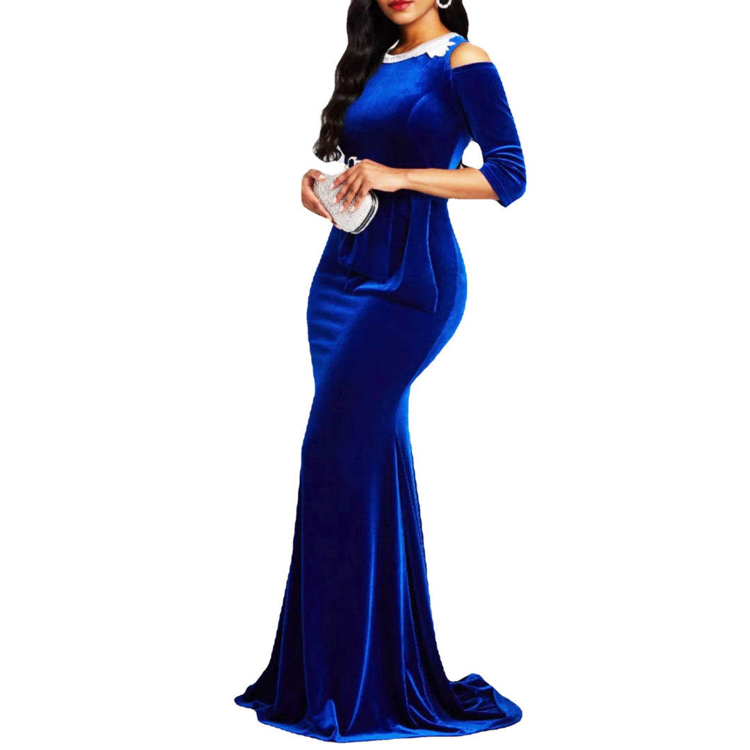 Damen Elegantes und figurbetontes Samtkleid mit Peplum-Detail Heidi-Mode