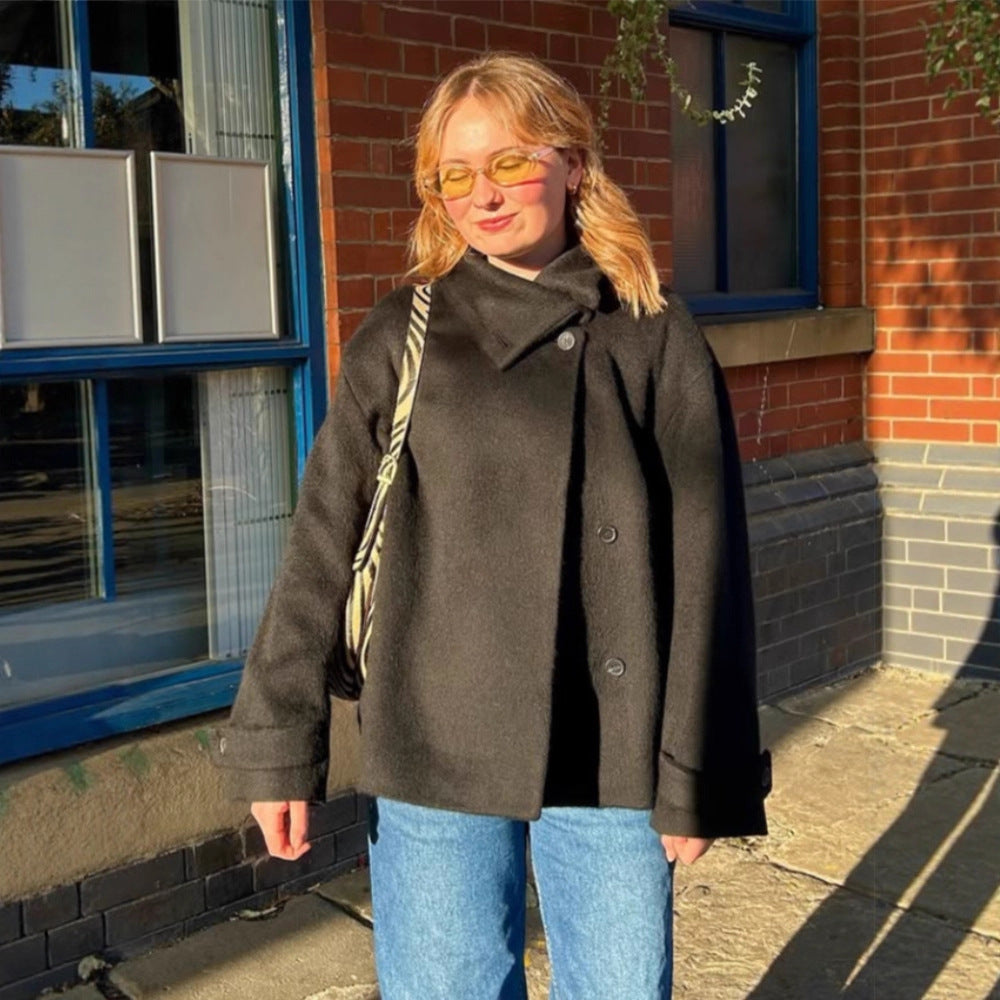 Damen cozy Wolljacke mit hohem Kragen und Knopfdetails Heidi-Mode