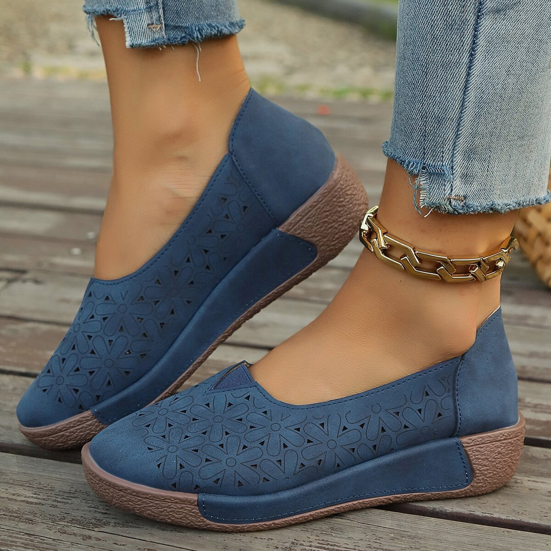 Damen Slipper mit dekorativem Blumenmuster und rutschfester Sohle Heidi-Mode