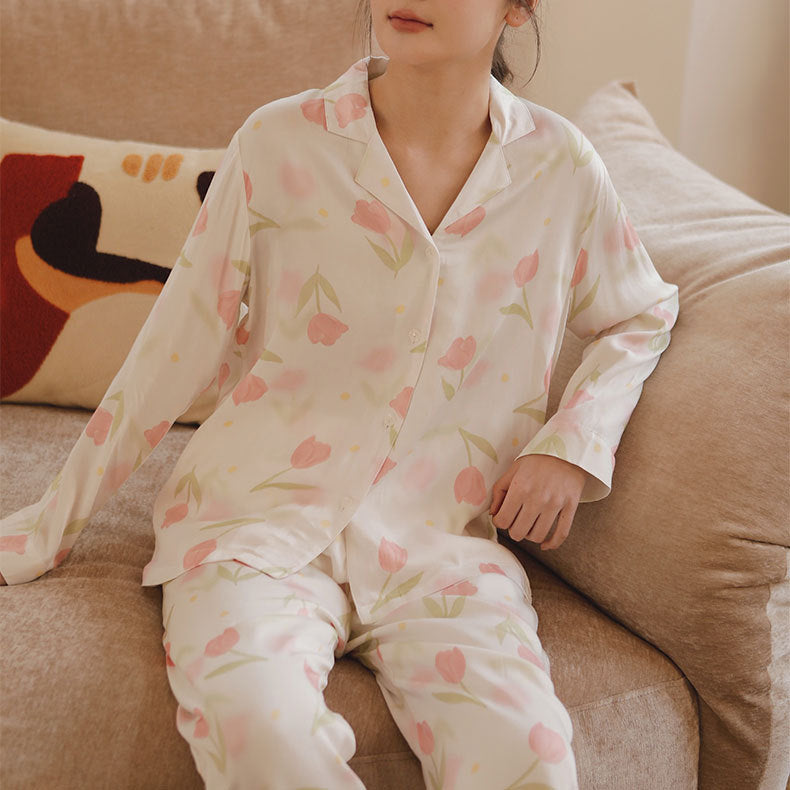 Damen Satin Nachthemd mit floralen Mustern und eleganten Knopfdetails Heidi-Mode