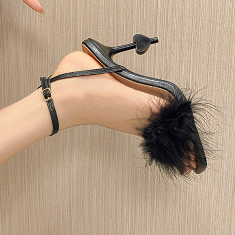 Damen High Heel Sandalen mit eleganten Federdetails und Herzen Heidi-Mode