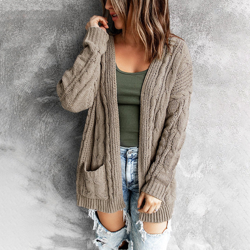Damen Strickjacke mit modernem Zopfmuster und praktischen Taschen Heidi-Mode