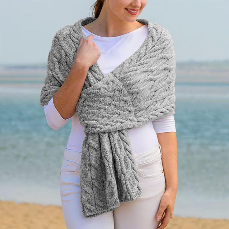 Damen Strickschal mit modernem Zopfmuster und vielseitigem Tragekomfort Heidi-Mode