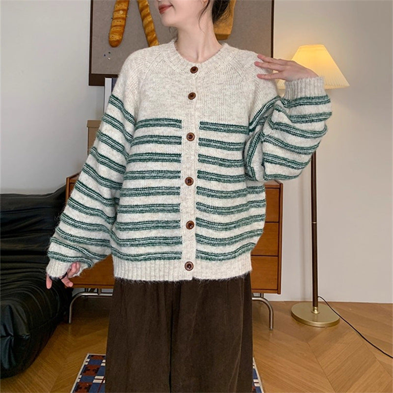 Damen Grobstrickjacke mit modernen Streifen und Knopfdetails Heidi-Mode