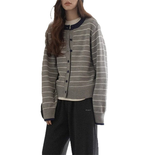Damen gemütlicher Strickcardigan mit jugendlichem Streifenmuster und praktischem Knopfverschluss Heidi-Mode