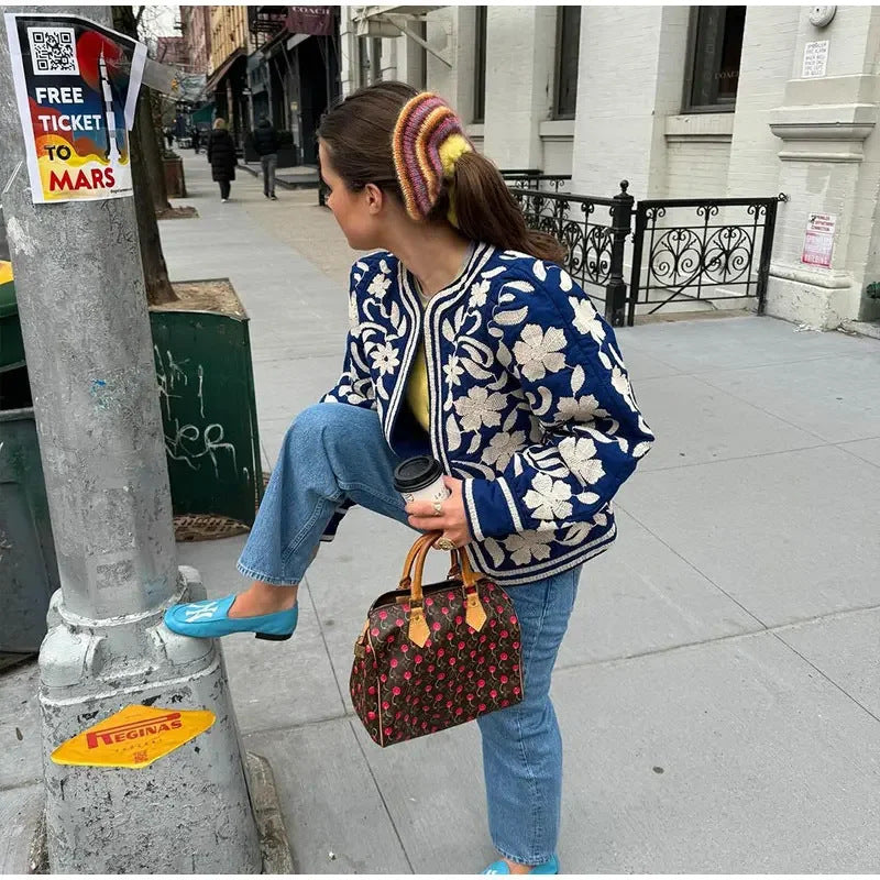 Damen Bestickte Baumwolljacke mit floralem Design und weichem Futter Heidi-Mode