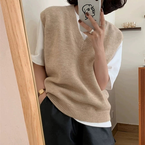 Damen Elegante Strickweste im Relaxed Fit mit V-Ausschnitt und feinen Details Heidi-Mode