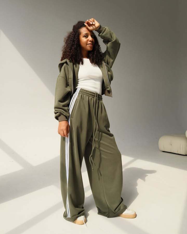 Damen Trendiges Sport-Lounge-Set mit cropped Sweatjacke und weit geschnittenen Jogginghosen Heidi-Mode