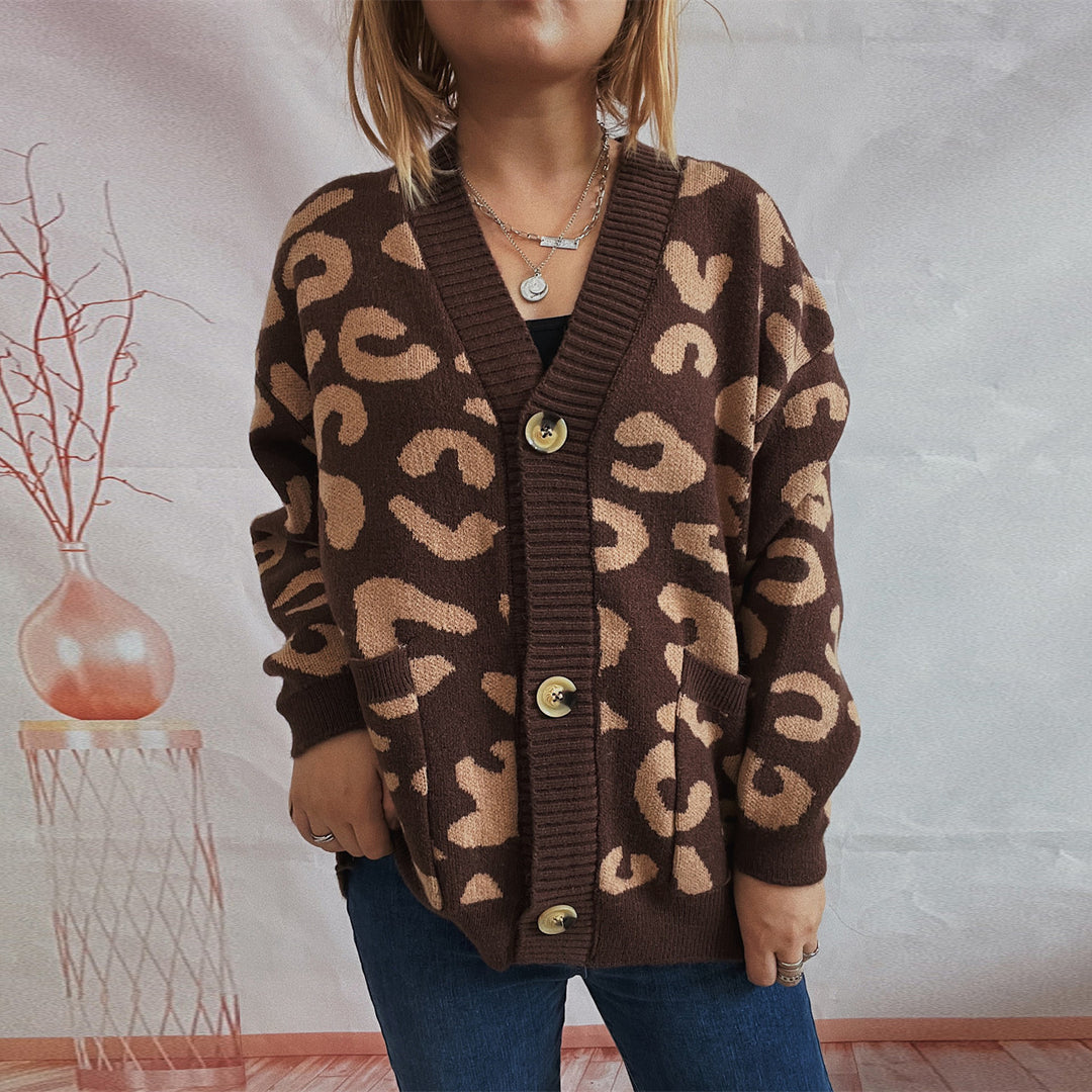 Damen grob gestrickte Cardigan mit tierischem Leopardenmuster und Knopfdetails Heidi-Mode