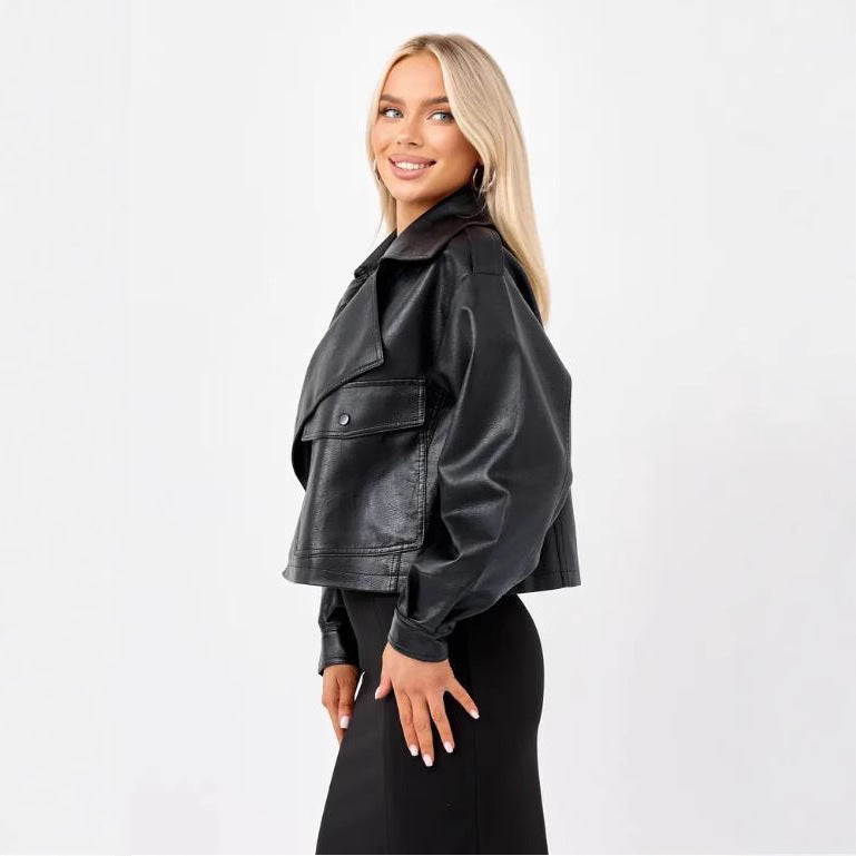 Damen Cropped Bikerjacke aus Kunstleder mit oversized Schnitt und strukturierten Details Heidi-Mode