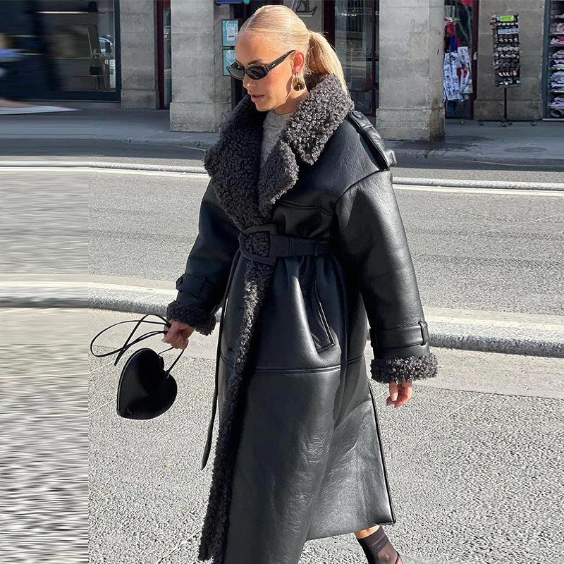 Damen Modischer Kunstleder-Mantel mit voluminösen Kragen und Gürtel Heidi-Mode