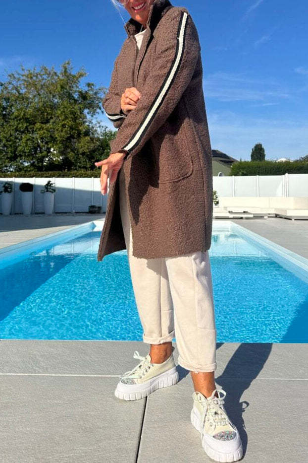 Damen eleganter Teddy-Mantel mit zwei Taschen und sportlichen Streifen Heidi-Mode